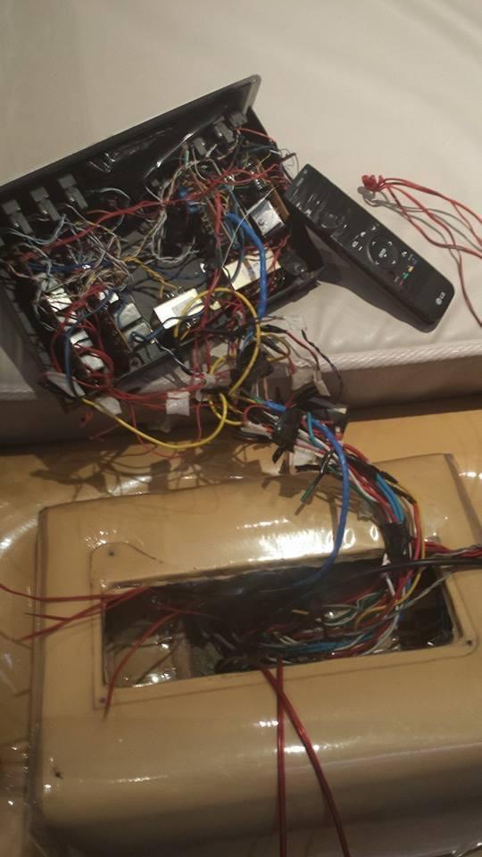 Antes: fiação sem padrão — Elétrica pela Mtec Elétrica e Automação