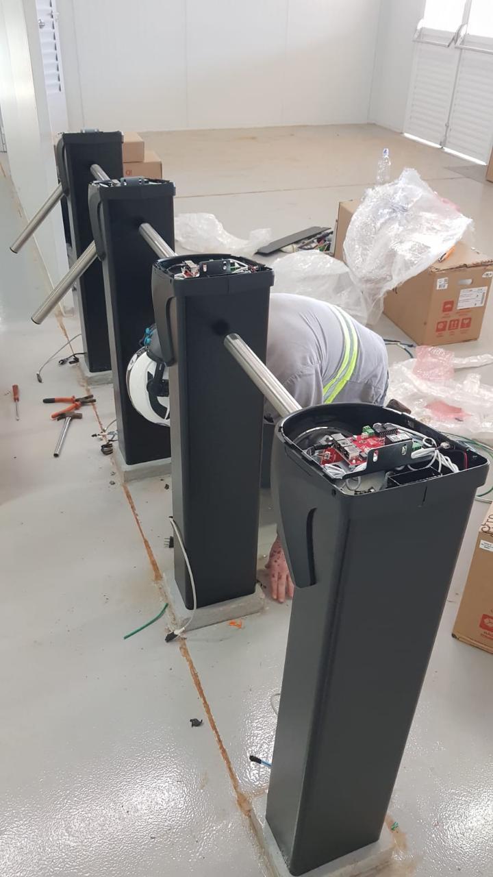 Eletrônica ligada e testada — Controle de Acesso pela Mtec Elétrica e Automação